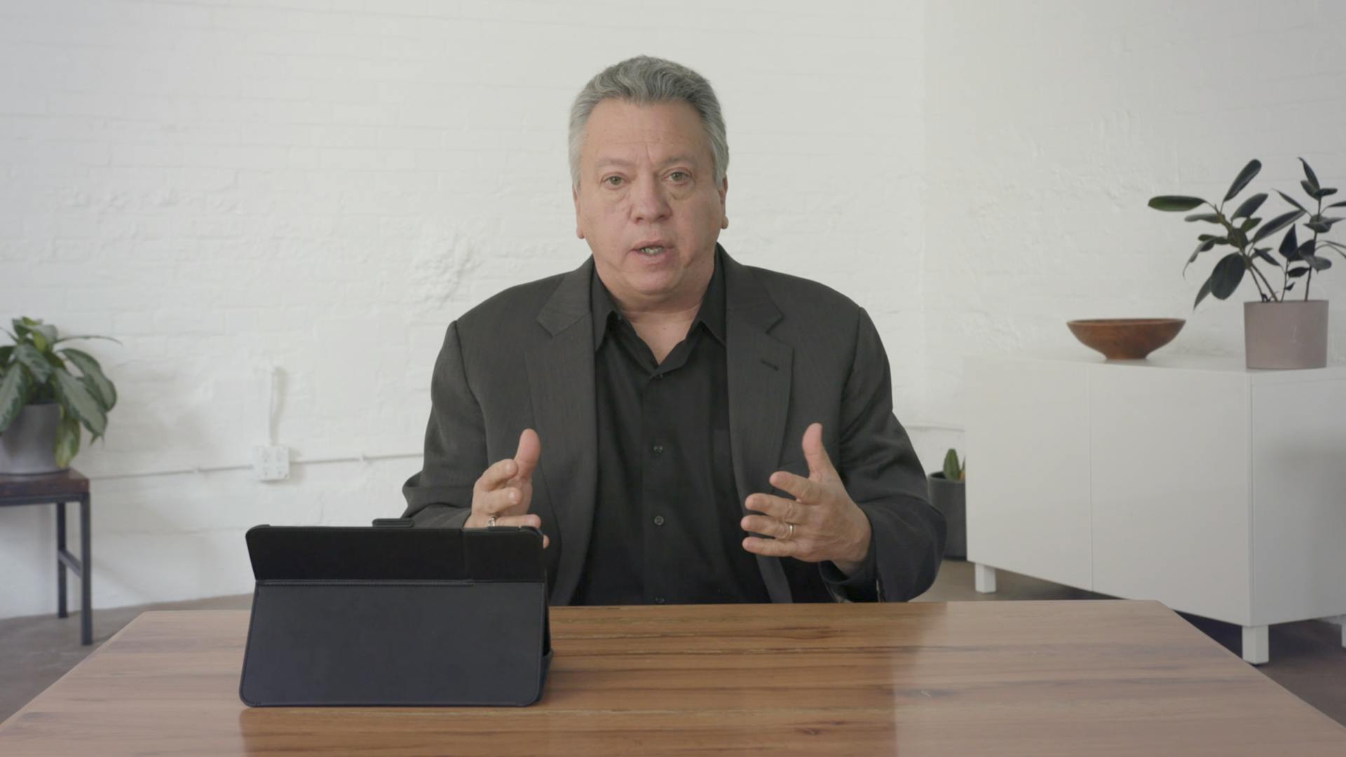 Mass Shooting Safety Expert Breaks Down Scenes From Run Hide Fight